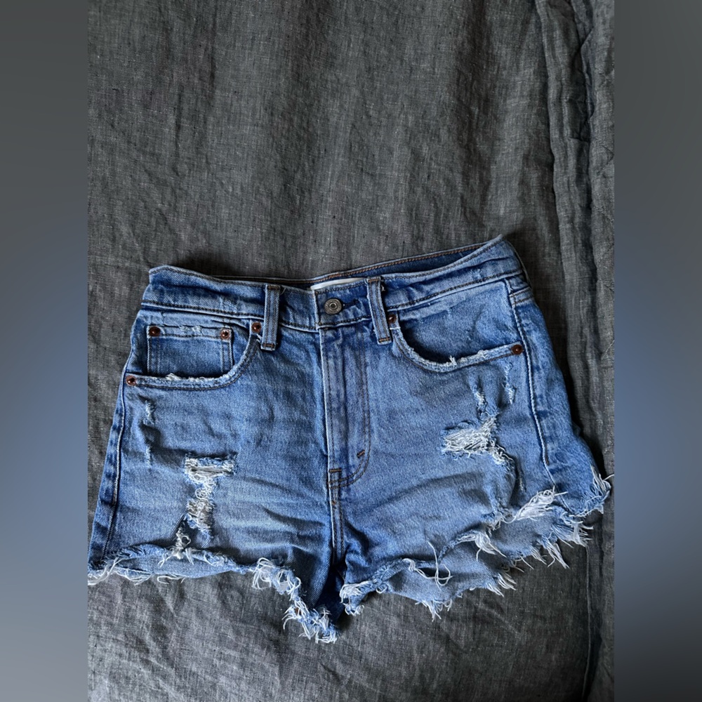 Abercrombie & Fitch Mom Short in High Rise size 25/0, $23